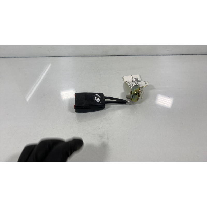 Attache ceinture arriere droit VOLKSWAGEN PASSAT 4 Photo n°2