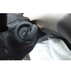 Attache ceinture avant droit PEUGEOT 308 1