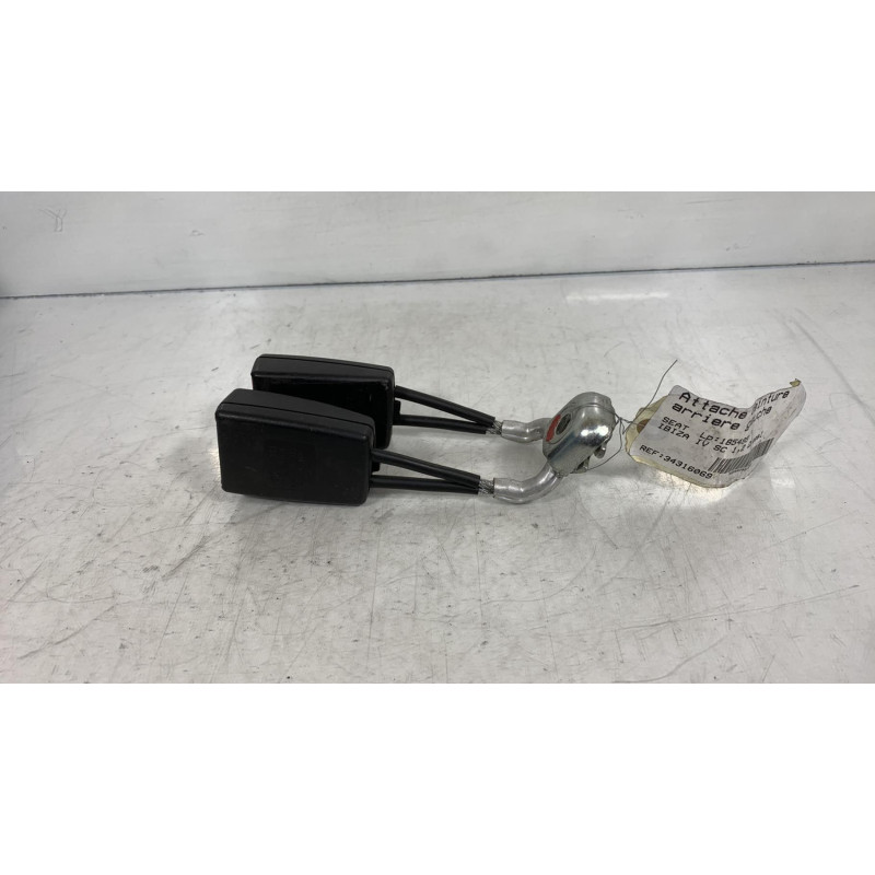 Attache ceinture arriere gauche SEAT IBIZA 4 Photo n°1