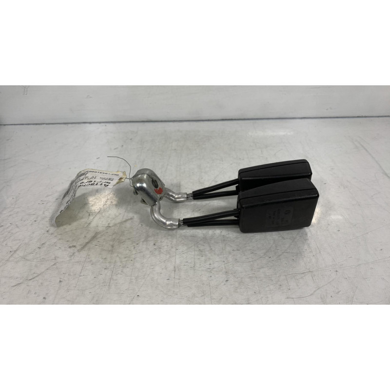 Attache ceinture arriere gauche SEAT IBIZA 4 Photo n°3