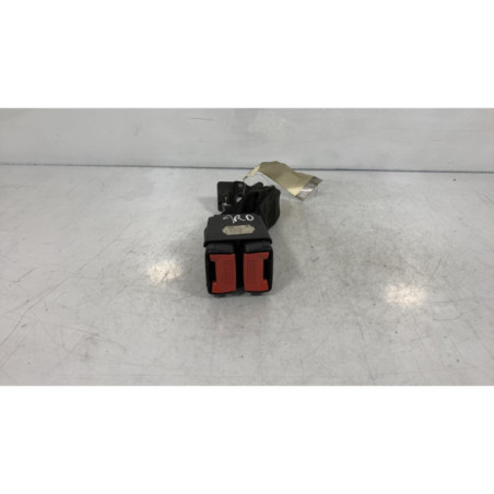 Attache ceinture arriere droit RENAULT SAFRANE Photo n°1