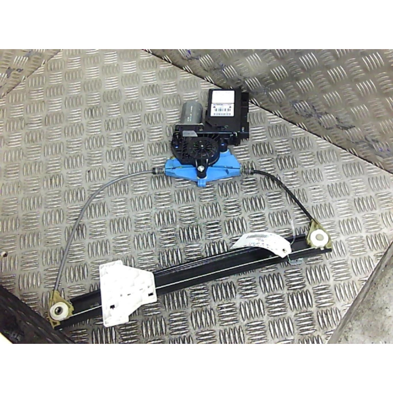 Leve vitre electrique arriere droit AUDI A4 2 Photo n°1