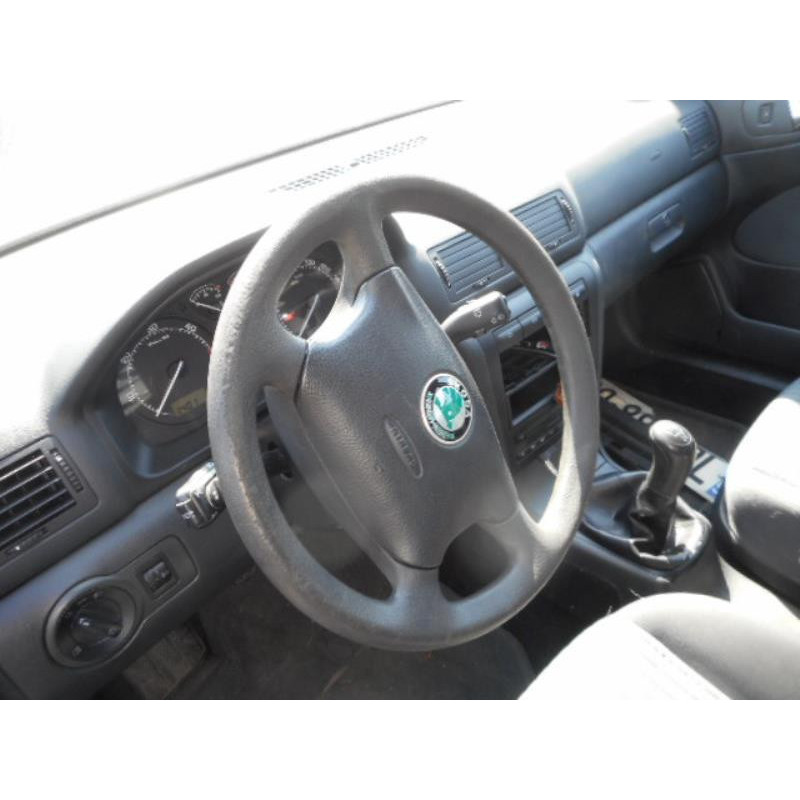 Trappe d'essence SKODA OCTAVIA 1 Photo n°8