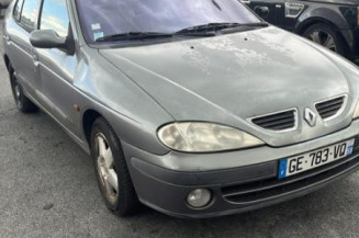Serrure avant droit RENAULT MEGANE 1