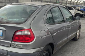 Serrure avant droit RENAULT MEGANE 1