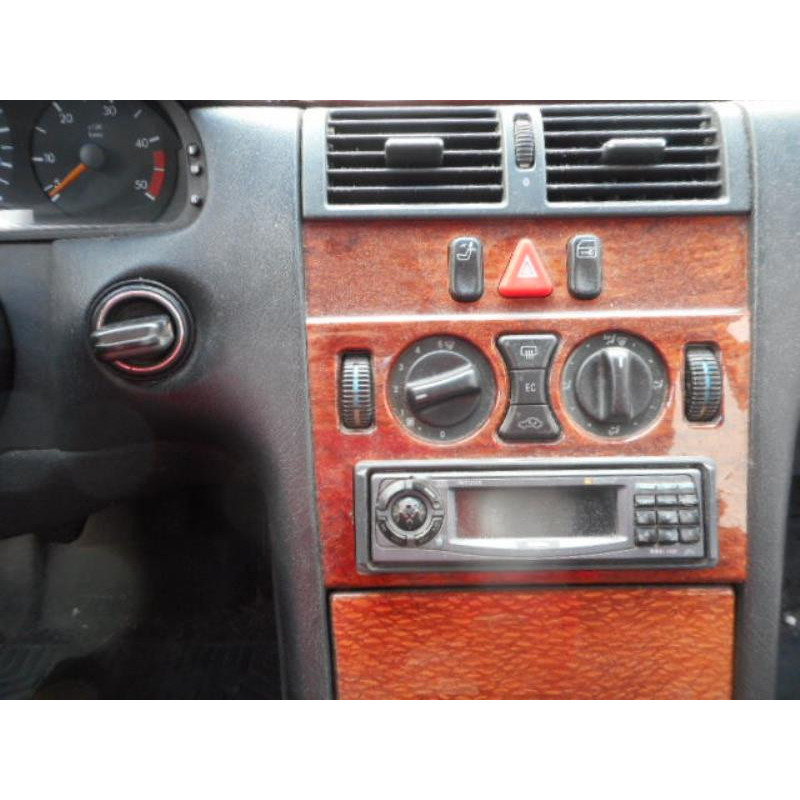 Pretensionneur de ceinture avant gauche MERCEDES CLASSE E 210 Photo n°9