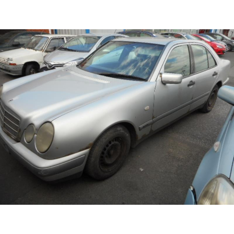 Leve vitre electrique avant droit MERCEDES CLASSE E 210 Photo n°3