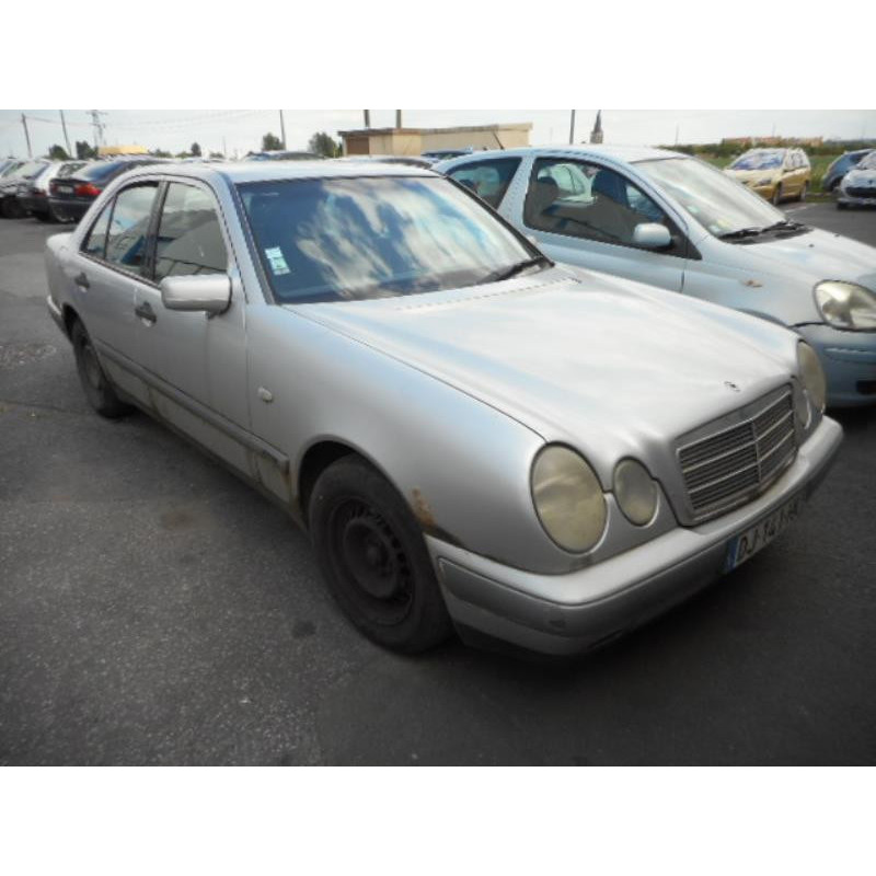 Leve vitre electrique avant droit MERCEDES CLASSE E 210 Photo n°4