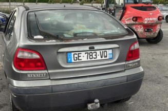 Serrure avant droit RENAULT MEGANE 1