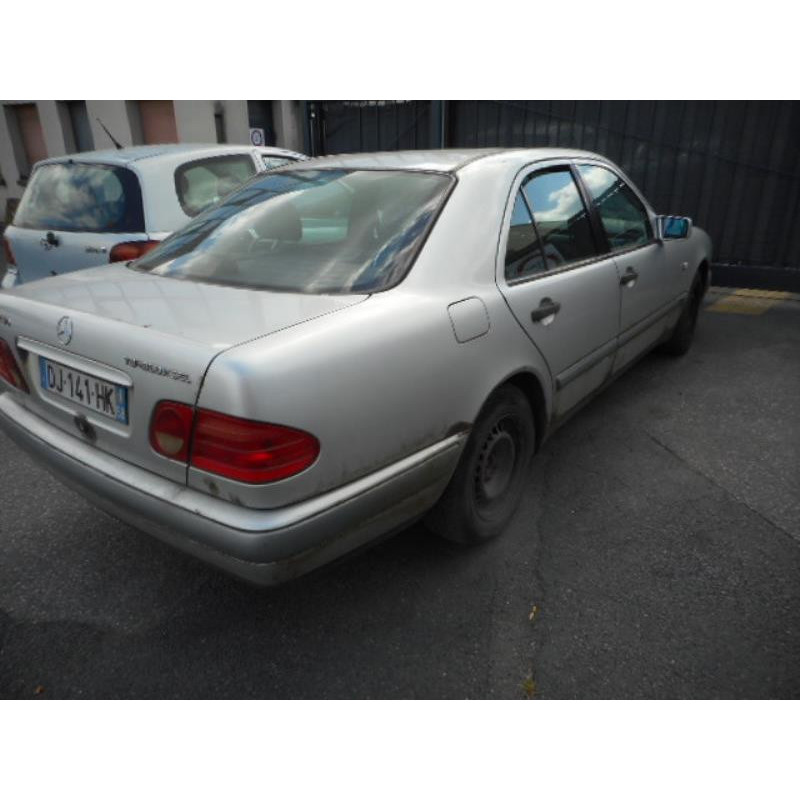 Leve vitre electrique avant droit MERCEDES CLASSE E 210 Photo n°5