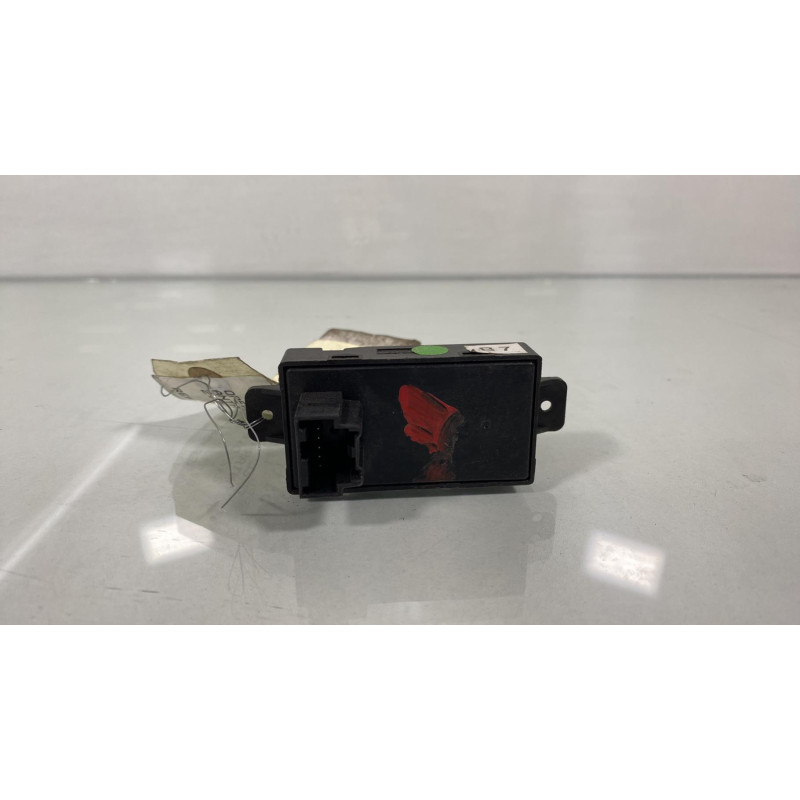 Interrupteur de leve vitre arriere gauche OPEL ANTARA Photo n°3
