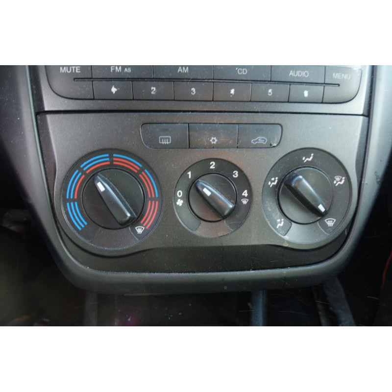 Pretensionneur de ceinture avant gauche FIAT GRANDE PUNTO Photo n°9