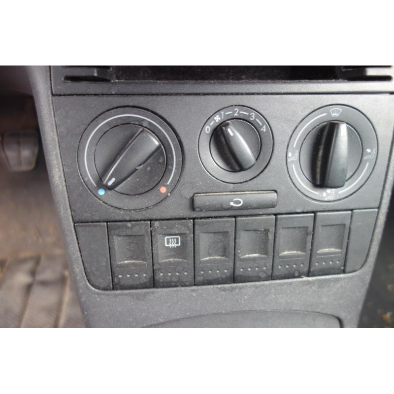 Bloc ABS (freins anti-blocage) VOLKSWAGEN POLO 3 Photo n°8