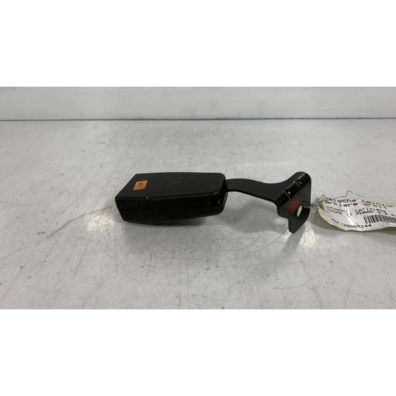 Attache ceinture arriere droit HYUNDAI COUPE 2 Photo n°1