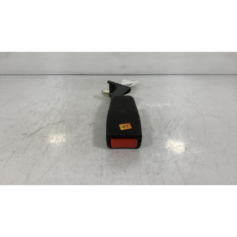 Attache ceinture arriere droit HYUNDAI COUPE 2 Photo n°2