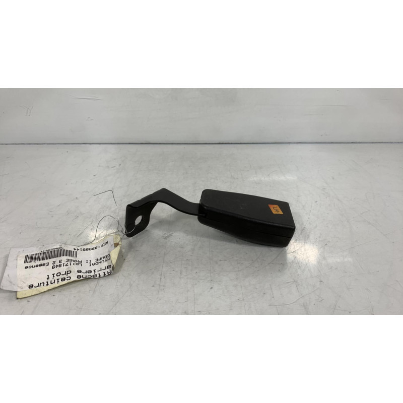 Attache ceinture arriere droit HYUNDAI COUPE 2 Photo n°3