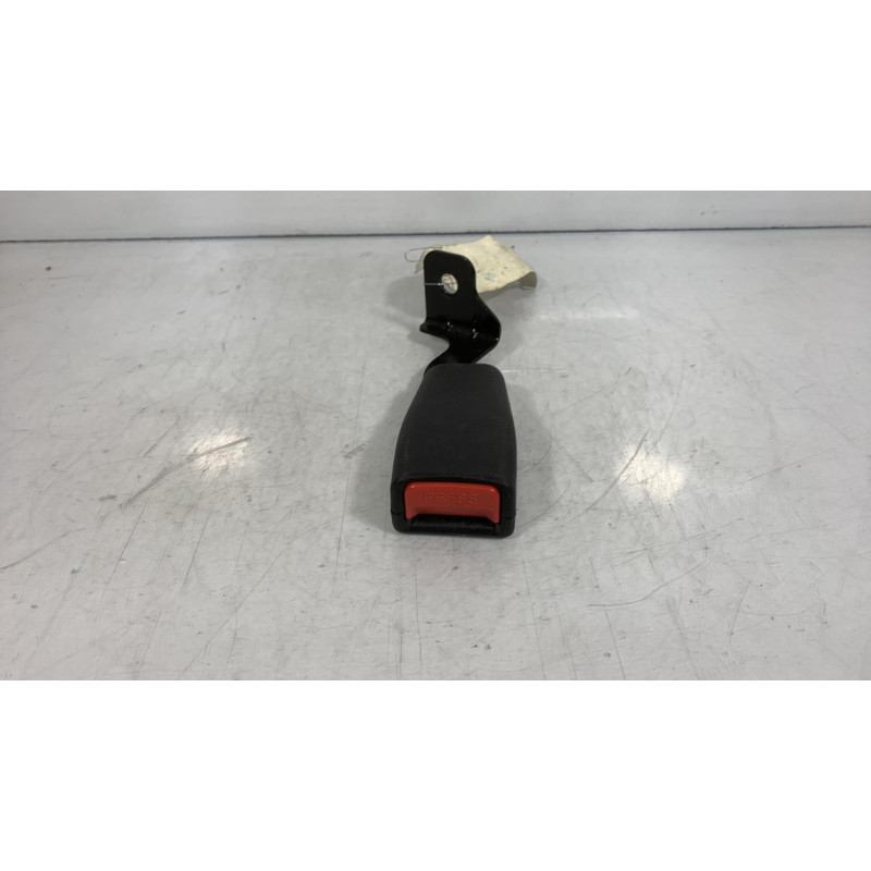 Attache ceinture arriere gauche HYUNDAI COUPE 2 Photo n°2
