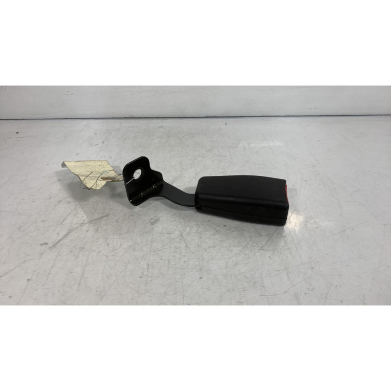 Attache ceinture arriere gauche HYUNDAI COUPE 2 Photo n°3