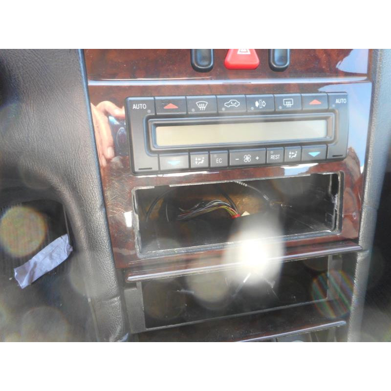 Pretensionneur de ceinture avant gauche MERCEDES CLASSE E 210 Photo n°9
