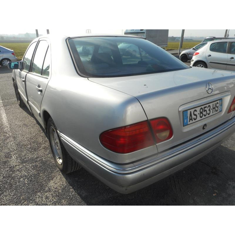 Leve vitre electrique avant droit MERCEDES CLASSE E 210 Photo n°6