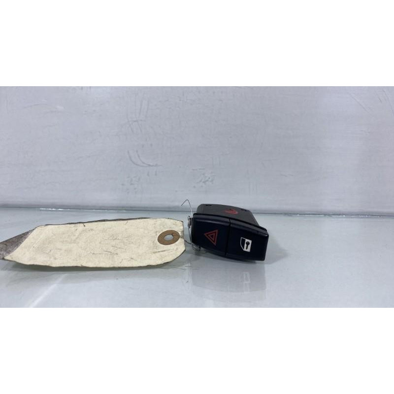 Bouton de warning BMW X3 E83 Photo n°1