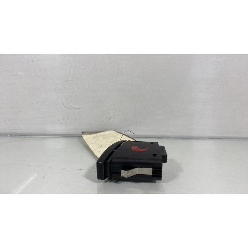 Bouton de warning BMW X3 E83 Photo n°2