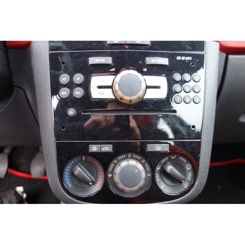 Attache ceinture arriere droit OPEL CORSA D Photo n°9
