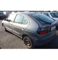 Attache ceinture arriere droit RENAULT MEGANE 1