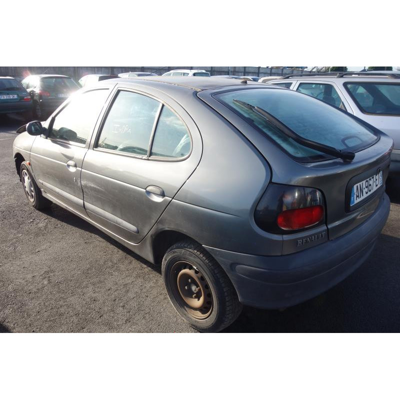 Attache ceinture arriere droit RENAULT MEGANE 1 Photo n°7