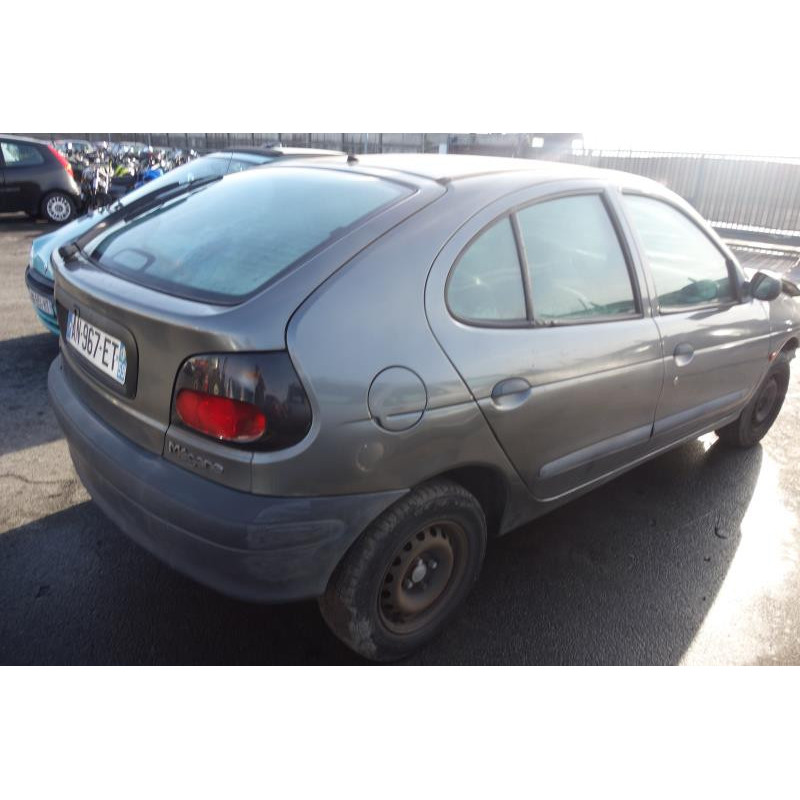 Attache ceinture arriere droit RENAULT MEGANE 1 Photo n°6