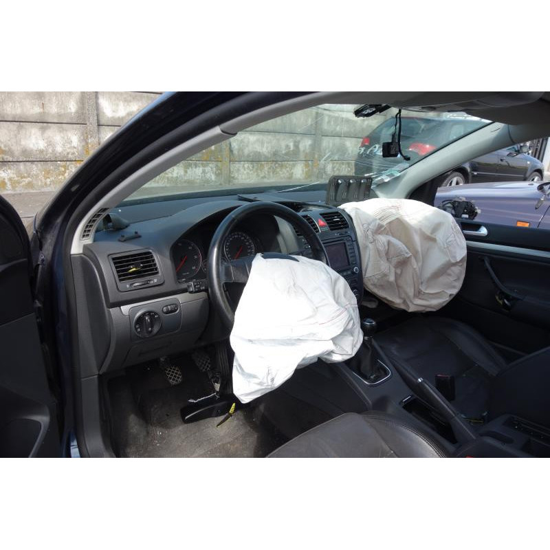Feu arriere secondaire gauche (feux) VOLKSWAGEN GOLF 5 Photo n°8