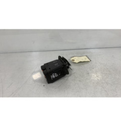 Attache ceinture arriere droit RENAULT MEGANE 1