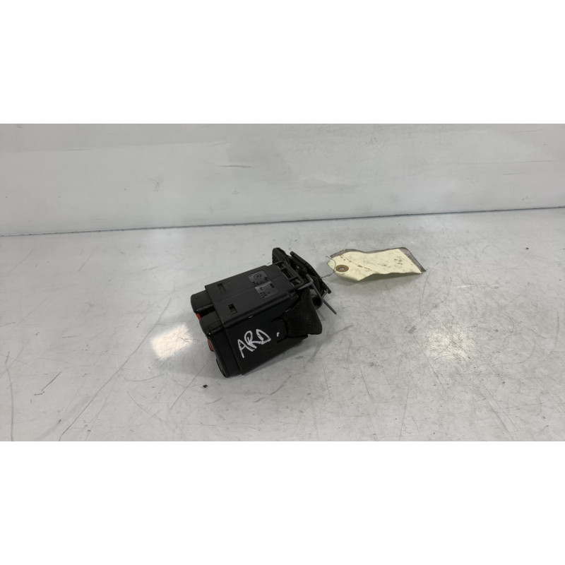 Attache ceinture arriere droit RENAULT MEGANE 1 Photo n°3