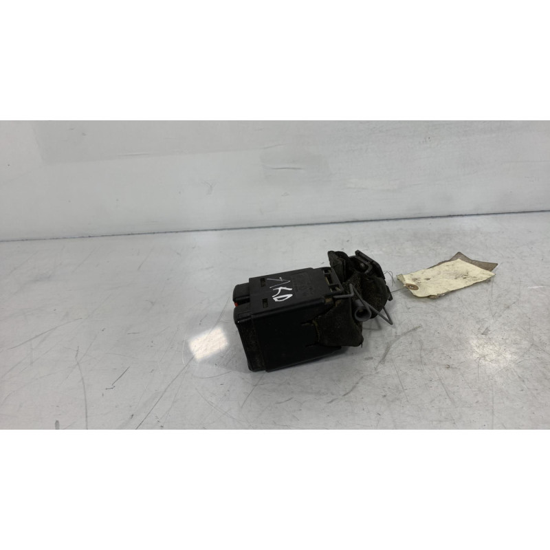 Attache ceinture arriere droit RENAULT MEGANE 1 Photo n°3