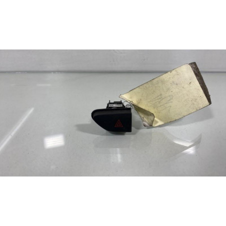 Bouton de warning RENAULT CLIO 4 Photo n°1