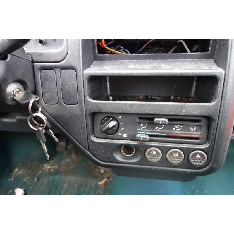 Malle/Hayon arriere PEUGEOT 106 Photo n°8