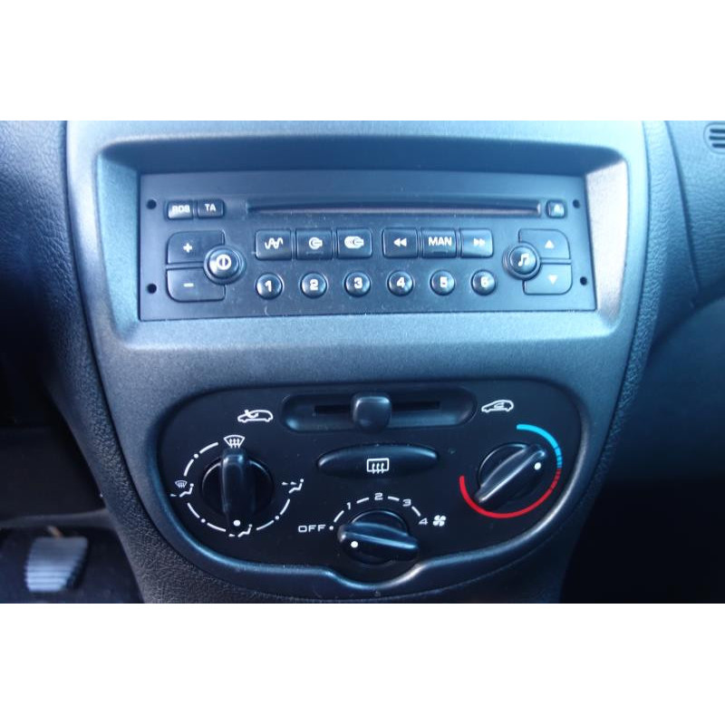Attache ceinture avant droit PEUGEOT 206 Photo n°9