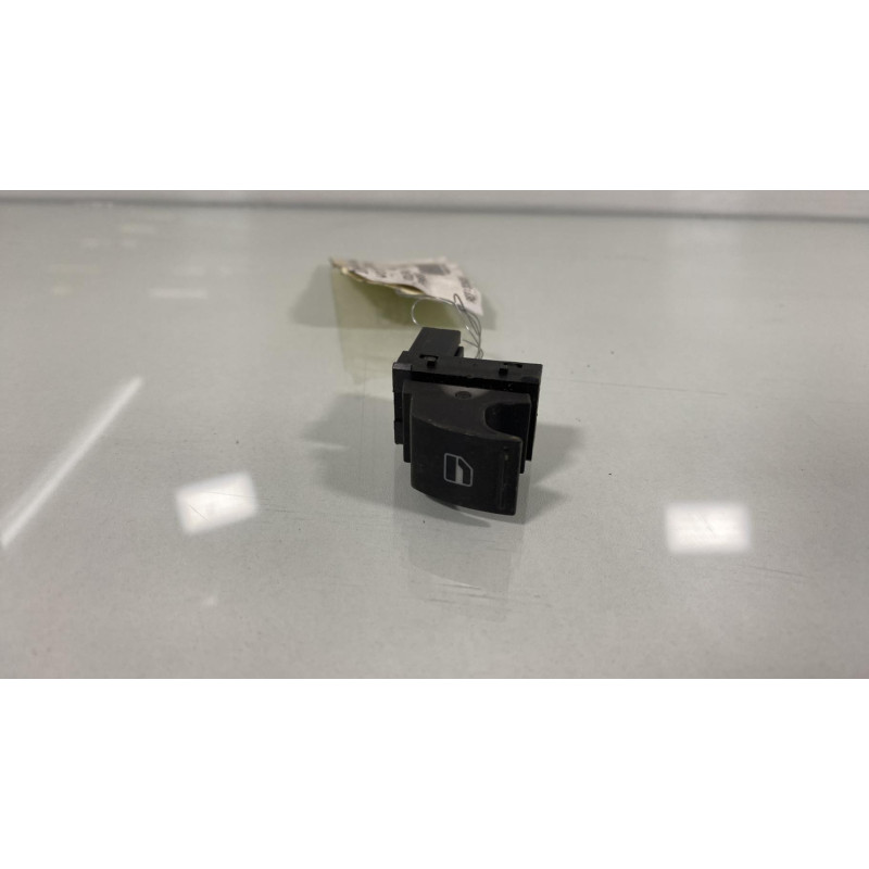 Interrupteur de leve vitre arriere droit VOLKSWAGEN PASSAT 5 Photo n°2