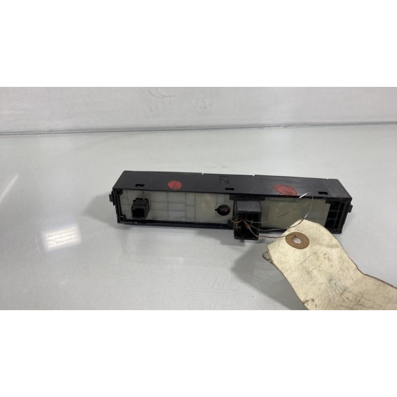 Bouton de warning TOYOTA COROLLA VERSO 2 Photo n°3