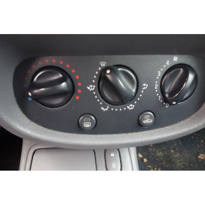 Arret de porte avant droit RENAULT CLIO 2 Photo n°8