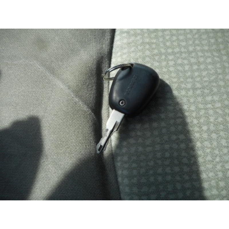 Baguette de coffre RENAULT SCENIC 1 Photo n°10
