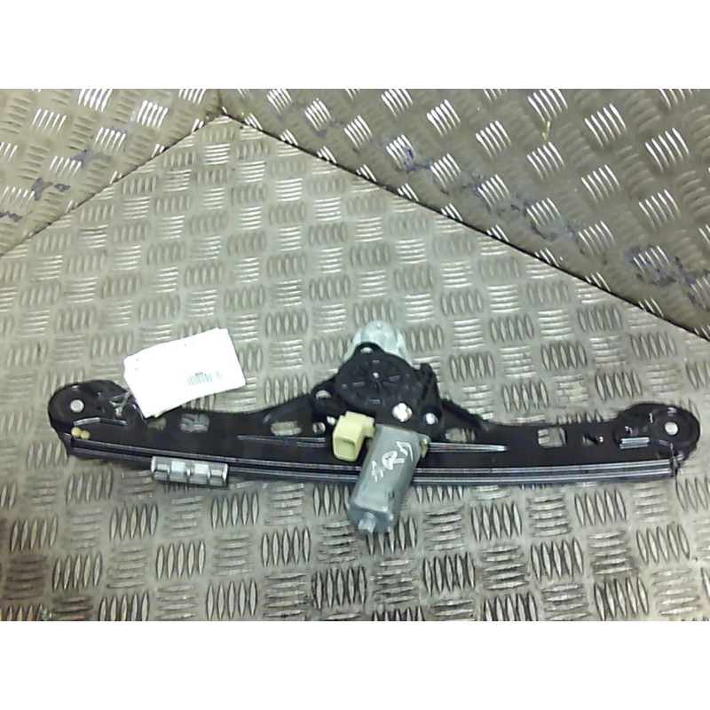 Leve vitre electrique arriere droit MERCEDES CLASSE C 203 Photo n°1