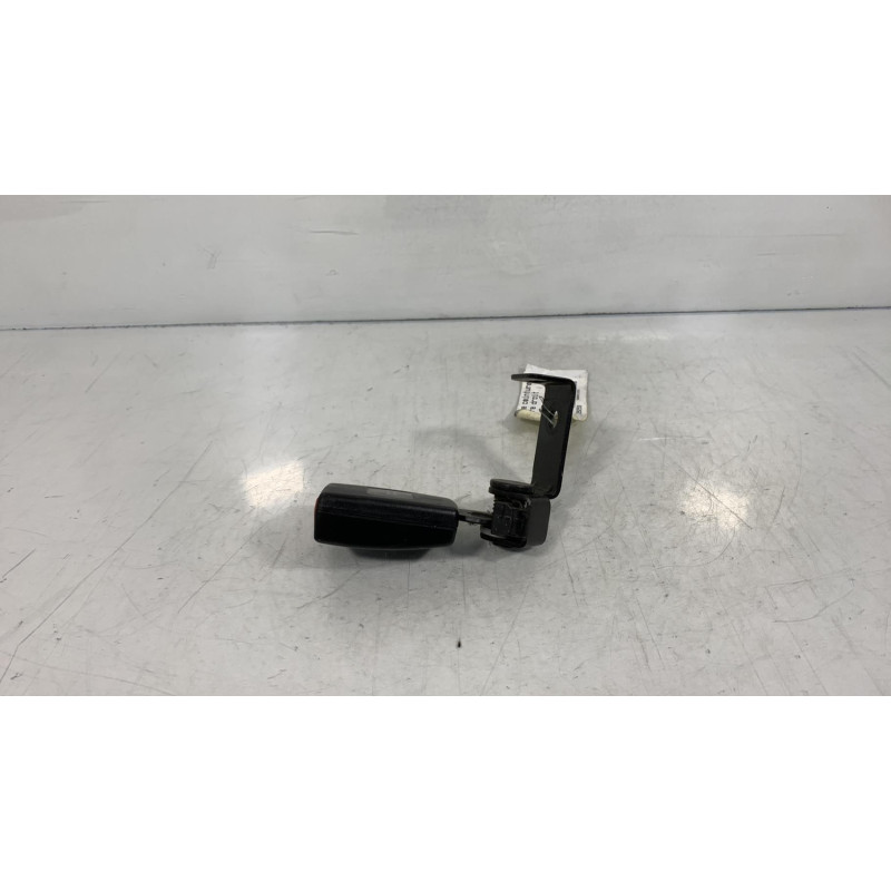 Attache ceinture arriere droit HYUNDAI I 10 1 Photo n°2