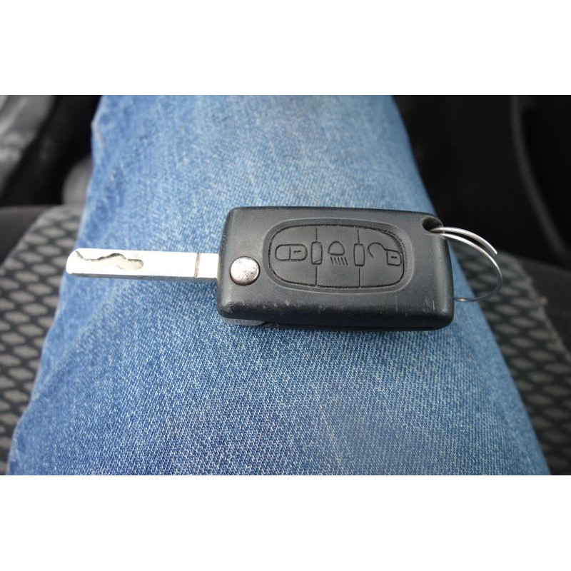 Trappe d'essence CITROEN C4 1 Photo n°9