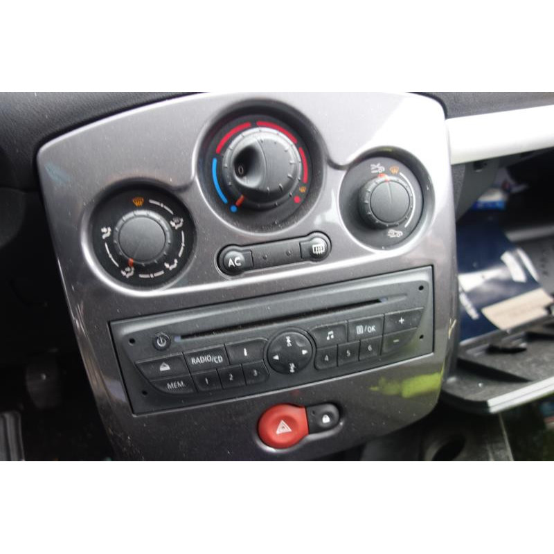 Ecran GPS RENAULT CLIO 3 Photo n°11