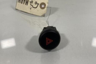Bouton de warning NISSAN JUKE 1 Photo n°1