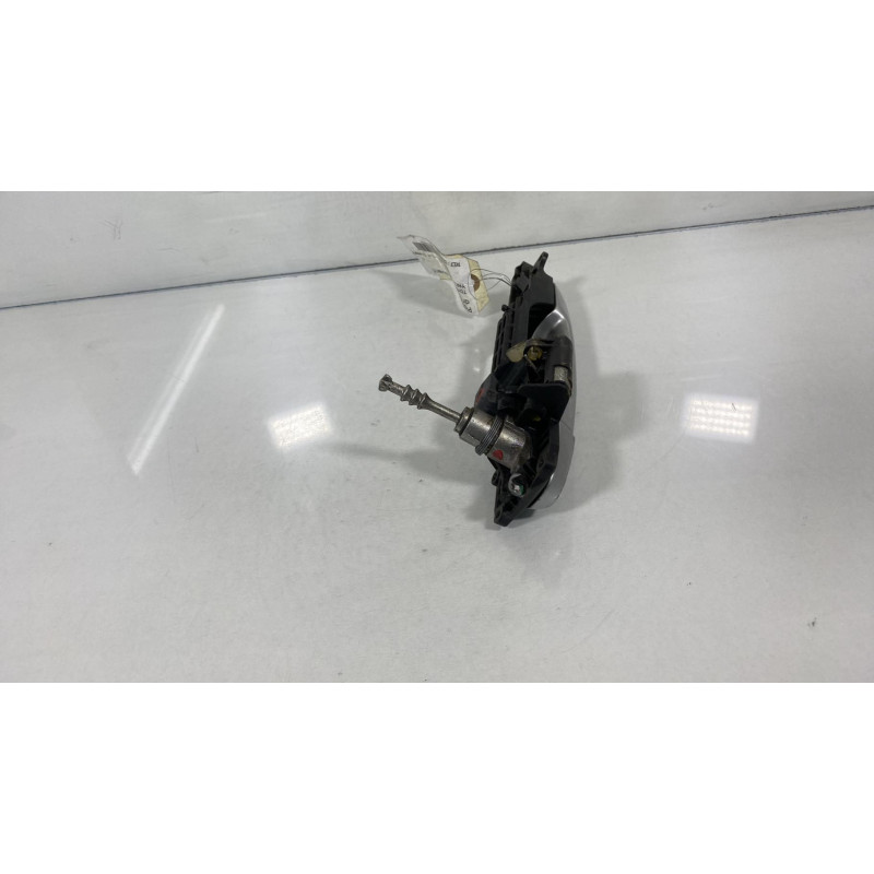 Poignee porte avant droit TOYOTA YARIS 2 Photo n°3