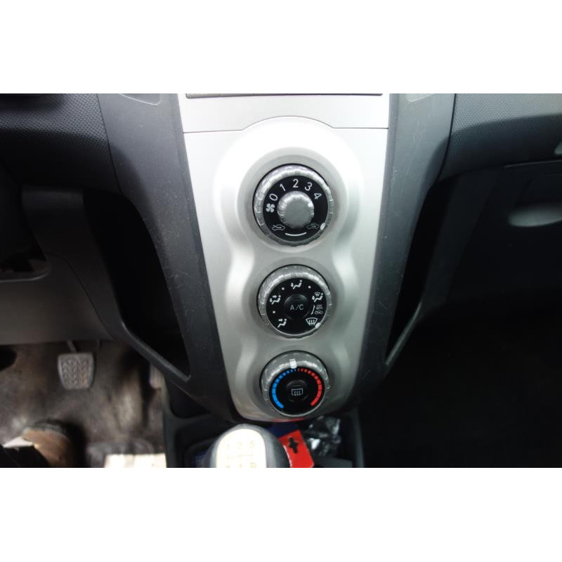 Pretensionneur de ceinture avant gauche TOYOTA YARIS 2 Photo n°9
