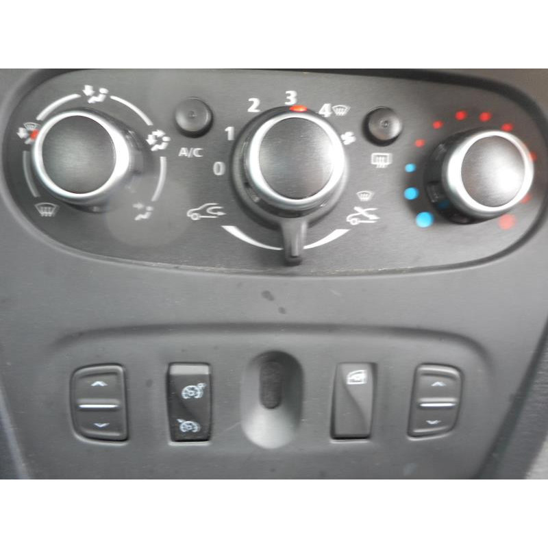 Bouton de warning DACIA SANDERO 2 Photo n°9