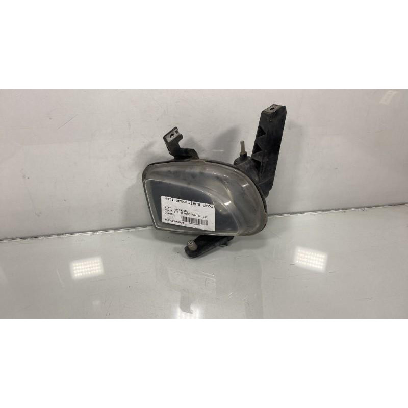 Anti brouillard droit (feux) FIAT GRANDE PUNTO Photo n°1